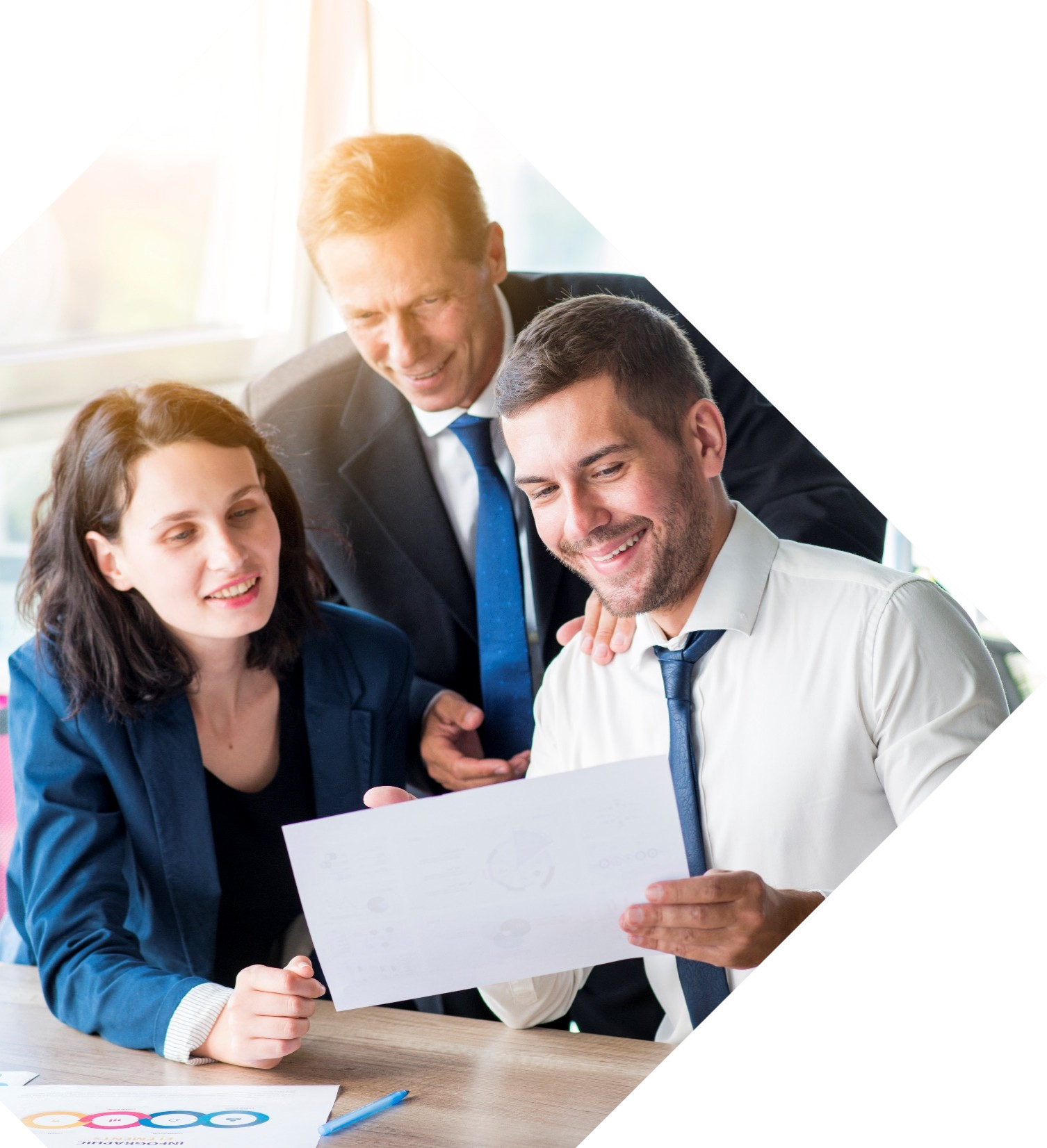 Líderes em sessão de trabalho colaborativa